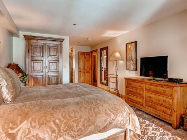 2 plus loft ski in Ski out